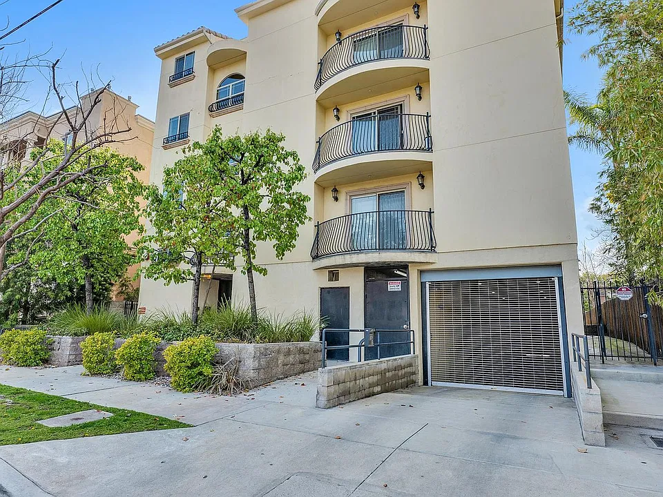 5315 Bellingham Ave #204