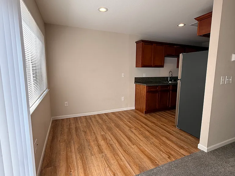 1352 Drake Dr #D — Photo 3