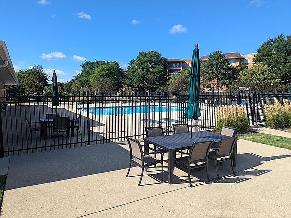3rd image of 720 Creekside Dr Unit 305B