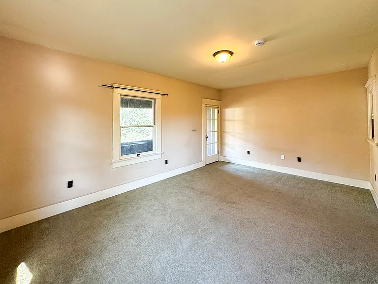 1123 Marion Ave — Photo 40