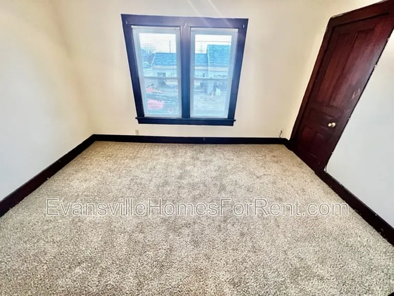 27 W Franklin St — Photo 8