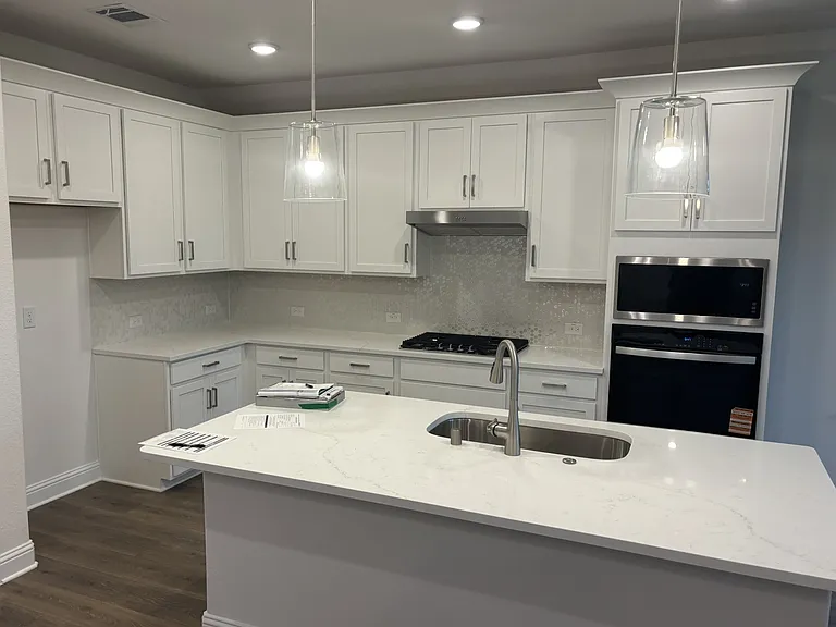 Beautiful countertops / tile backsplash