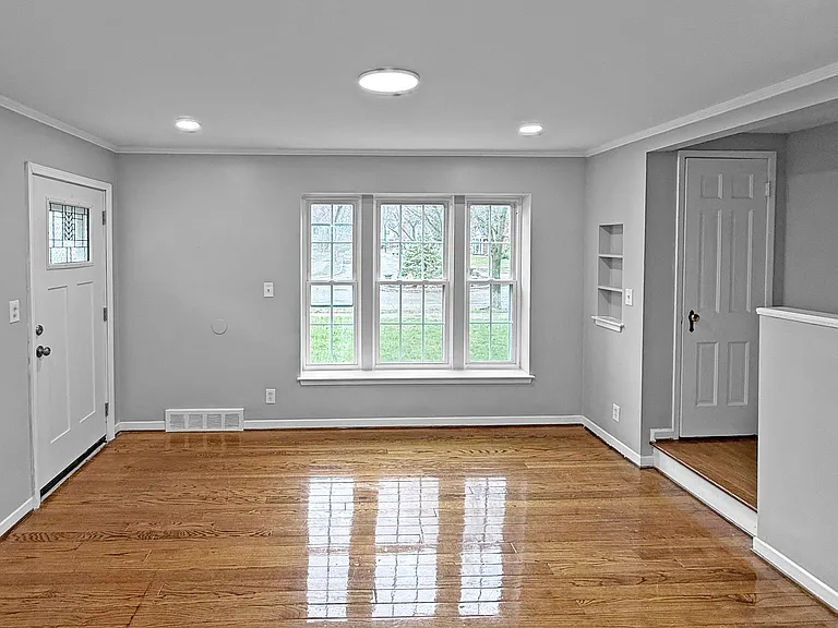 3746 Brewster St — Photo 14