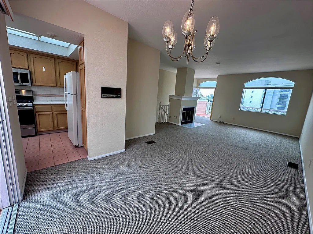2 bed, 2.5 bath, 1433 sqft, $4,500 — Photo 2