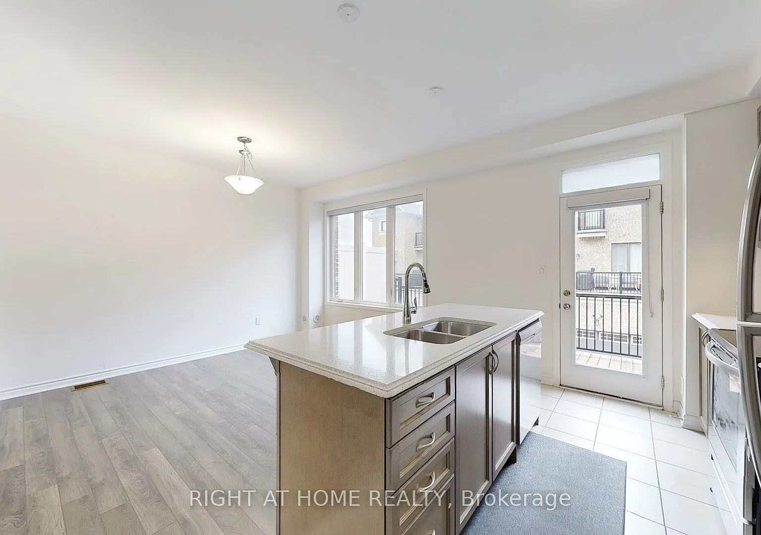 4 bed, $3,800 — Photo 2