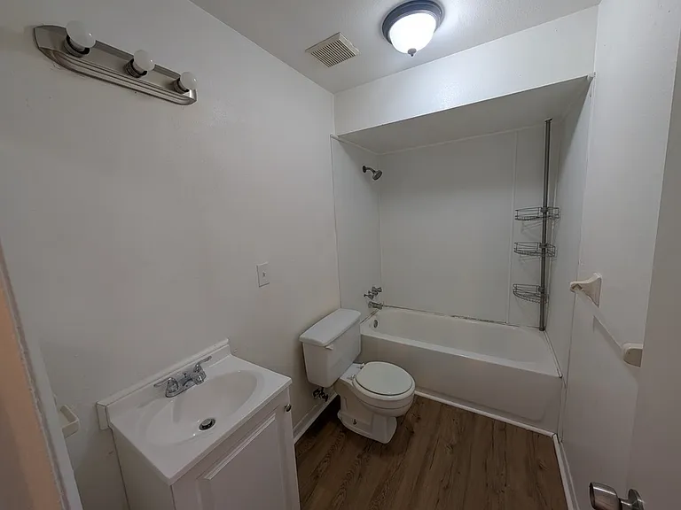 607 Kansas Ave — Photo 9