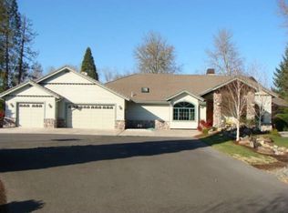 196 Jems Riffle Rd, Grants Pass, OR 97527