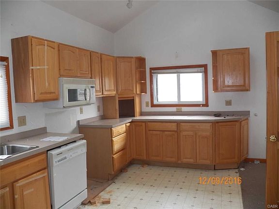 4th image of 1022 Holly Ave