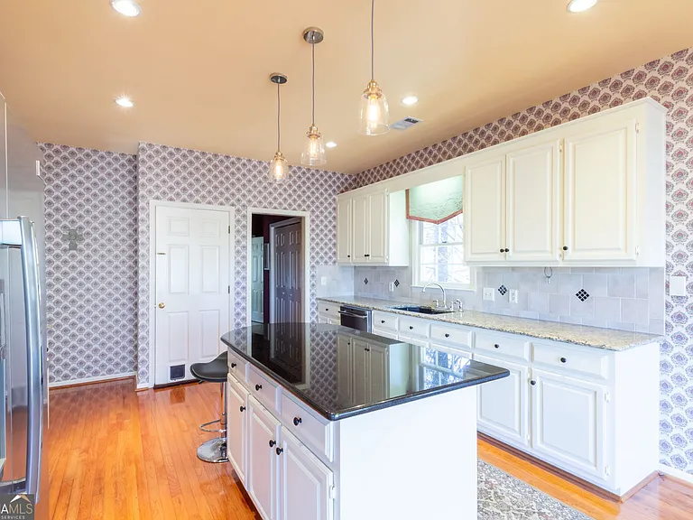 612 Redbud Ln — Photo 38