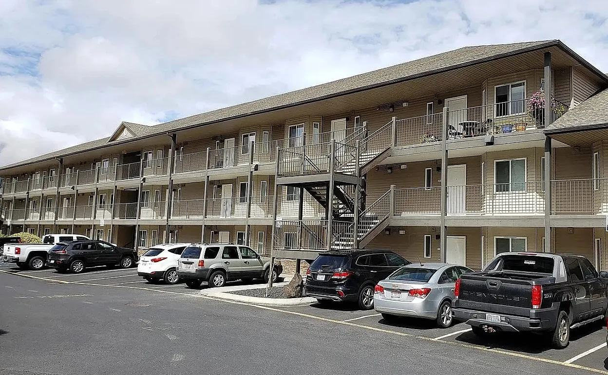 Black Rock Court Apartments — Photo 2