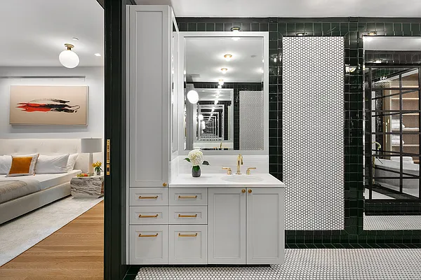 Sold by Compass | media 21