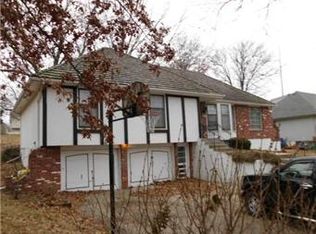 7504 N Garfield Ave, Gladstone, MO 64118