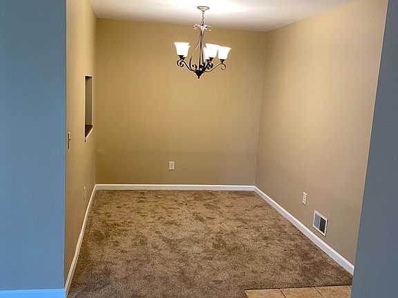 DINING RM WITH PASS THRU TO KITCHEN