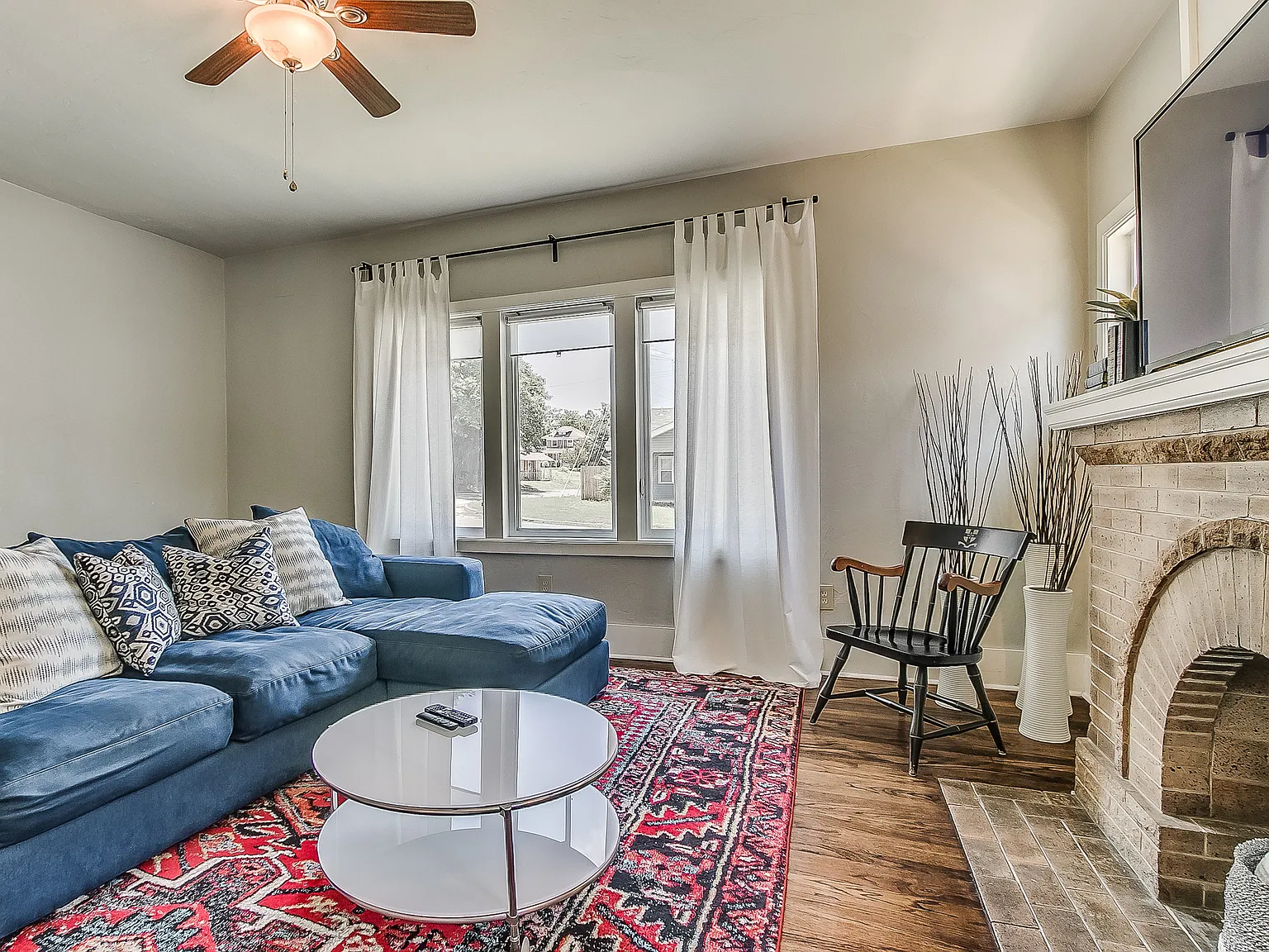 2 bed, 1300 sqft, $1,495 — Photo 1