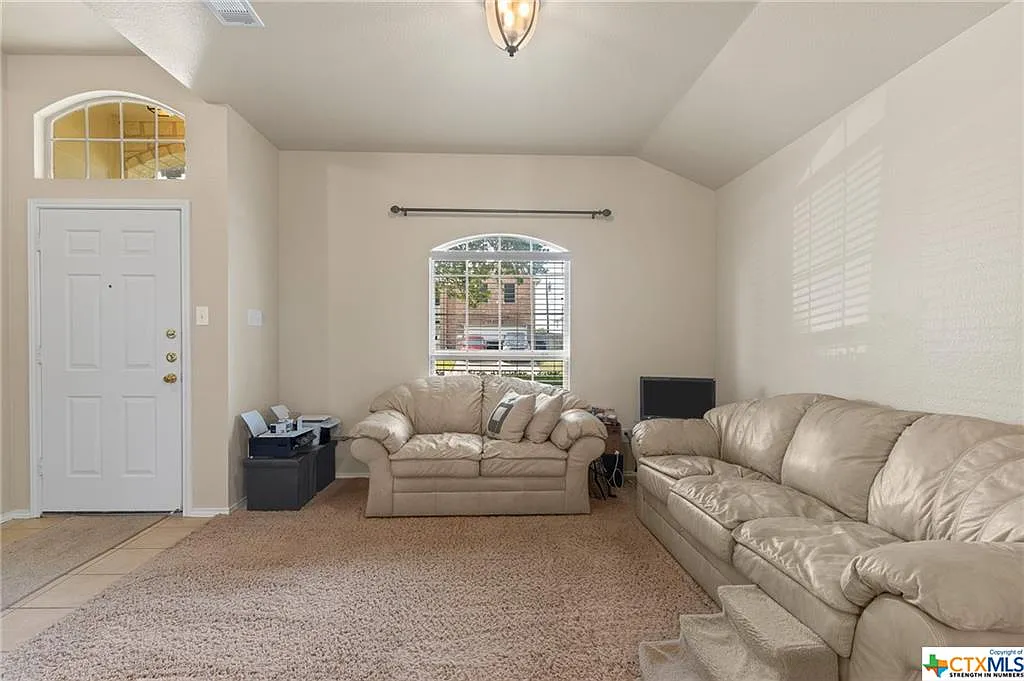 4 bed, 2753 sqft, $2,500 — Photo 3