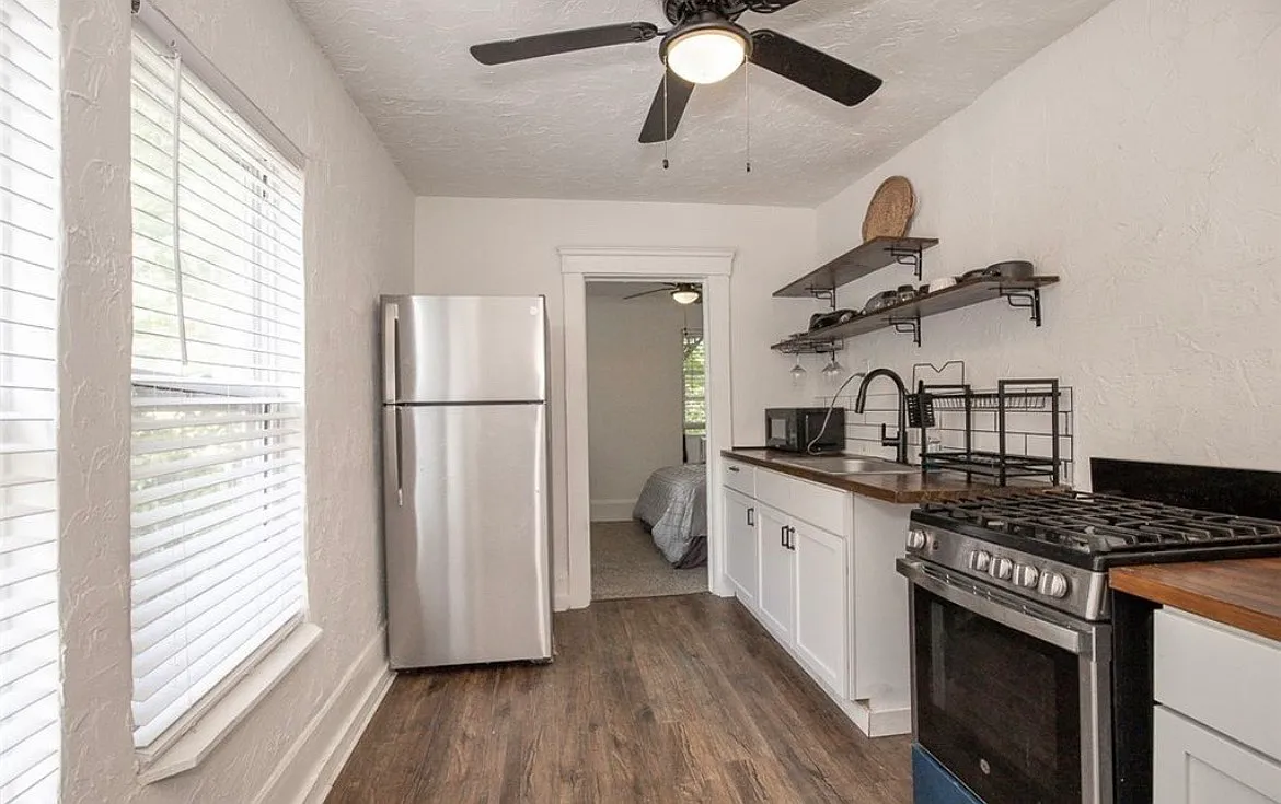 4 bed, 1200 sqft, $2,000 — Photo 2