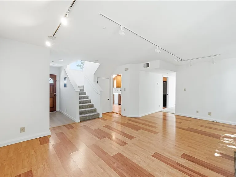 264 W California Ave #C — Photo 5