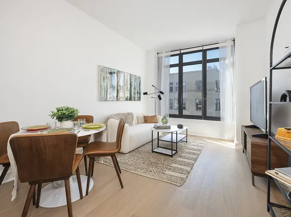 8 Court Square image 2 of 20