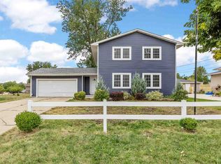 2718 27th St SW, Cedar Rapids, IA 52404