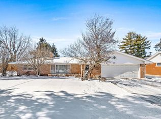 245 S Edgelawn Dr, Aurora, IL 60506