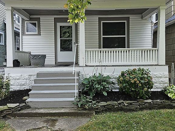 4th image of 73 Briggs Ave