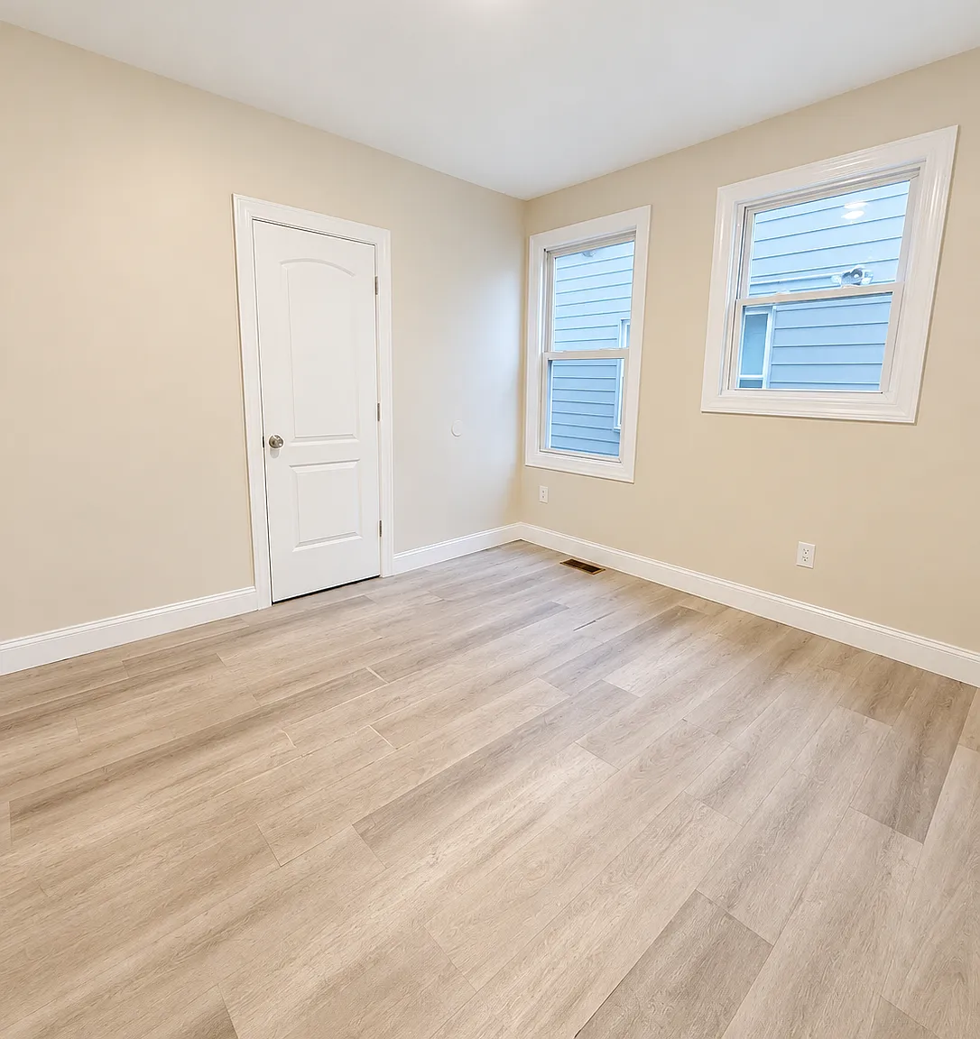 4 bed, $2,400 — Photo 4