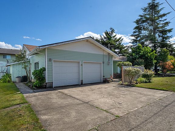 3rd image of 801 Ash Ave