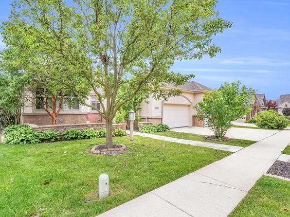 2411 Prairieridge Pl, Champaign, IL 61822