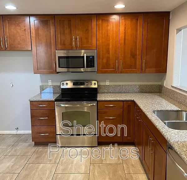 1262 E Avenida Hermosa — Photo 4