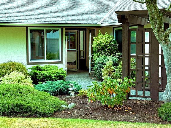 4th image of 885 Berwick Rd S #1