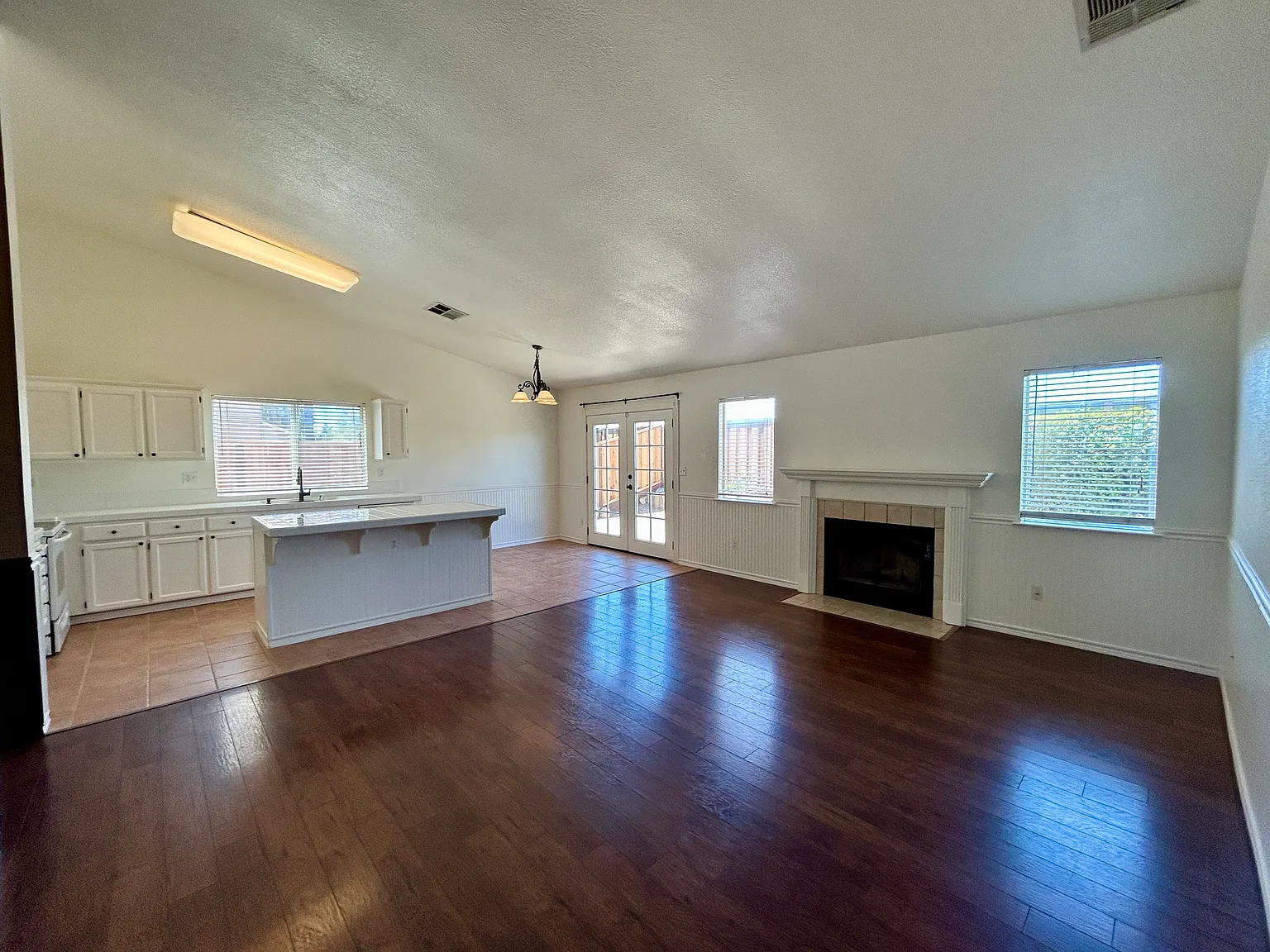 3 bed, 1484 sqft, $3,200 — Photo 3