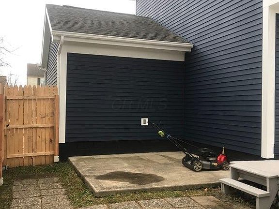3rd image of 5040 Shady Oak Dr