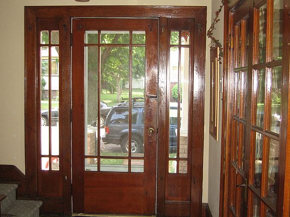 entry foyer w/french doors to living rm