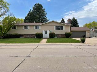 2520 Birchwood Rd, North Platte, NE 69101