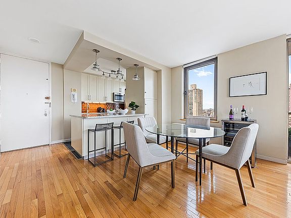5th image of 200 E 89th St APT 27B