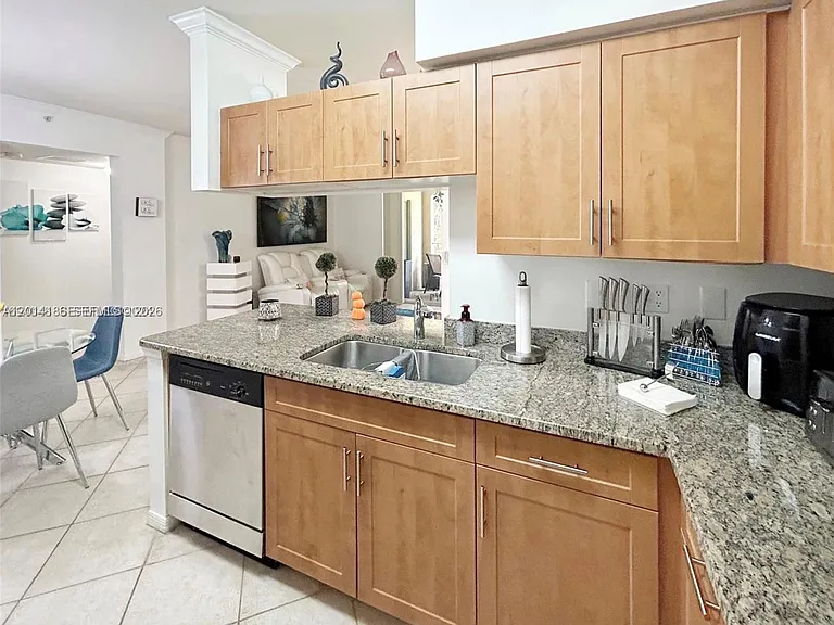6533 Emerald Dunes Dr #208 — Photo 5
