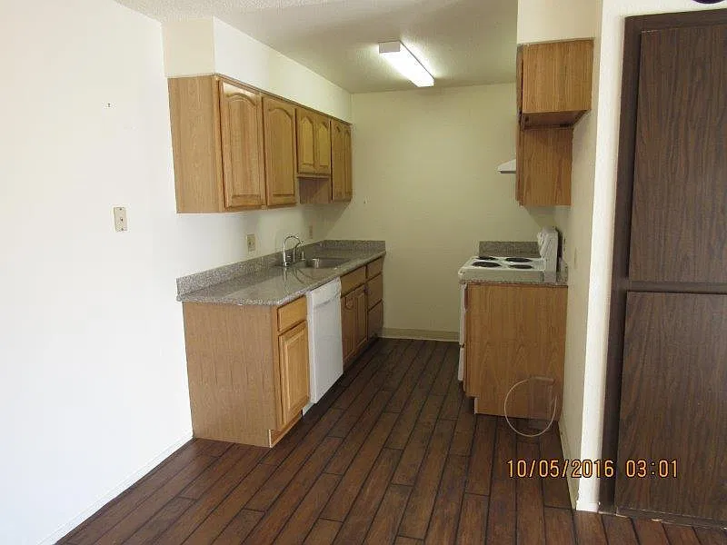 Great Condo in Nice Community with Pool — Photo 3