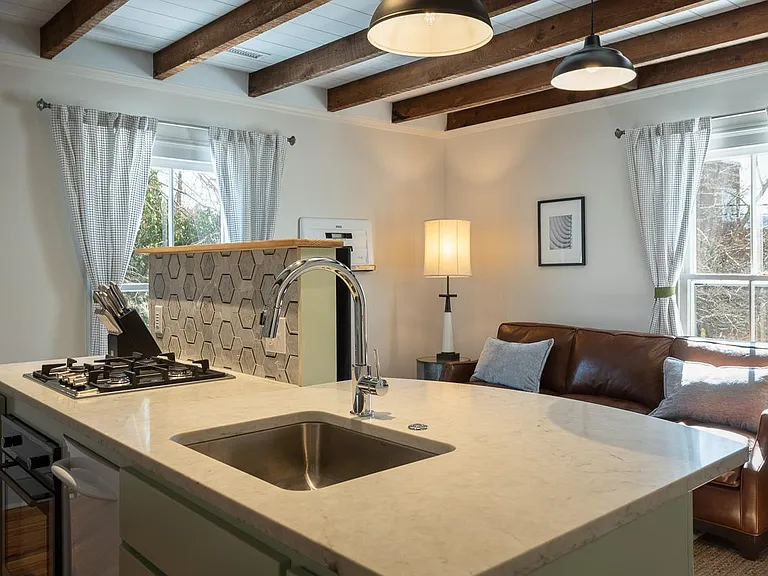 915 Belmont Ave #4 — Photo 6