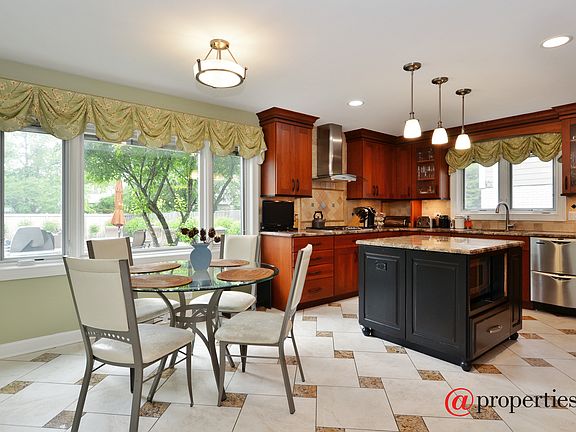 Kitchen / Breakfast Room