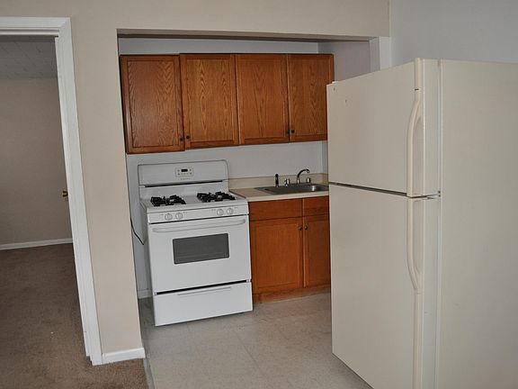 5th image of 205 1/2 Washington St APT 6