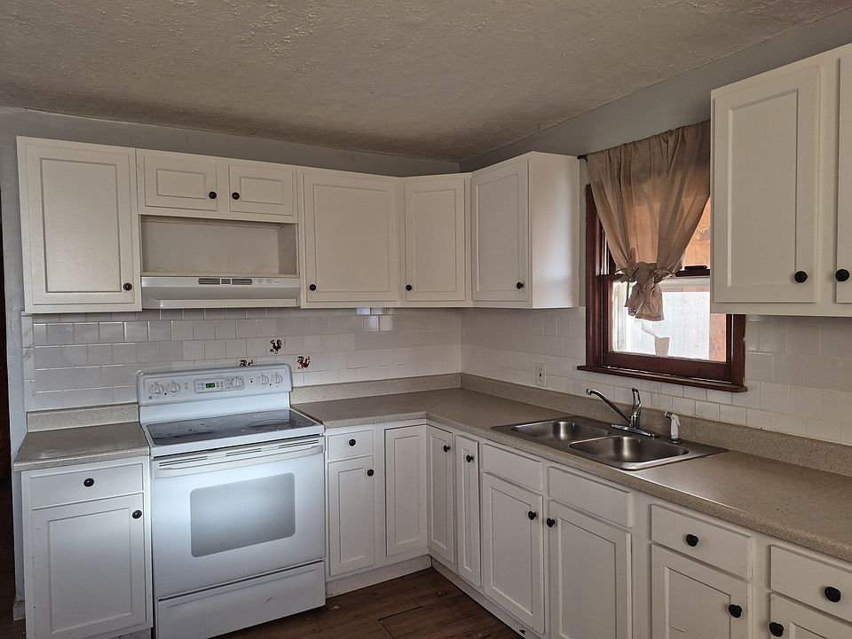 2nd image of 1319 Little Ave