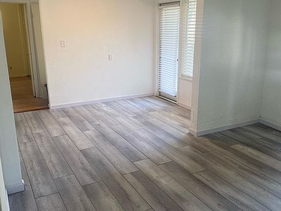 3rd image of 2701 Ivy Dr APT A