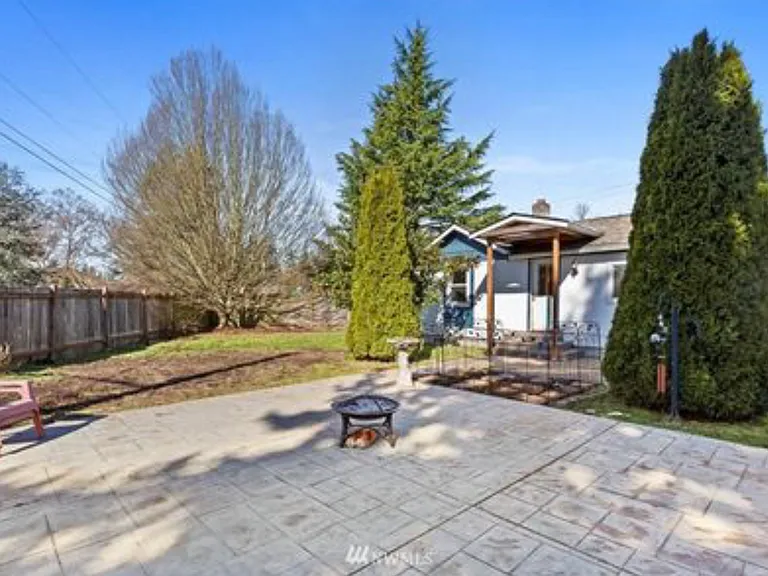 1108 Center Rd — Photo 11