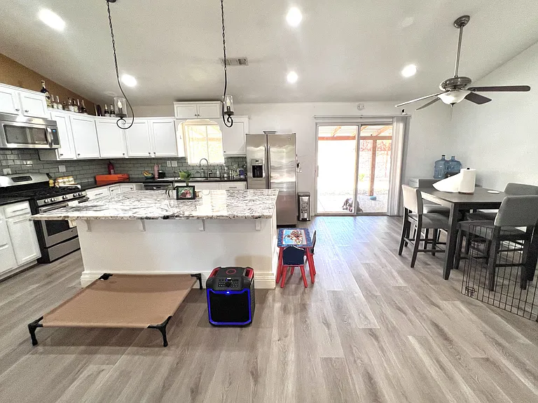 23232 Trillium Dr — Photo 5