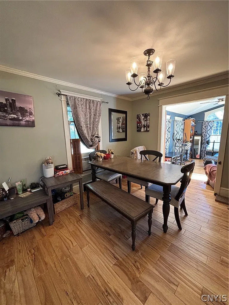 3 bed, 1.0 bath, 1056 sqft, $2,400 — Photo 3
