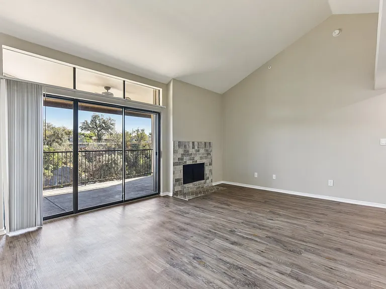 Waters Edge Apartment Homes — Photo 148