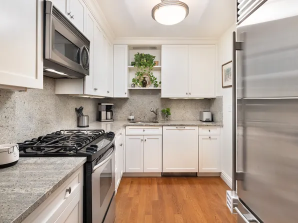 15 West 72nd Street image 3 of 6