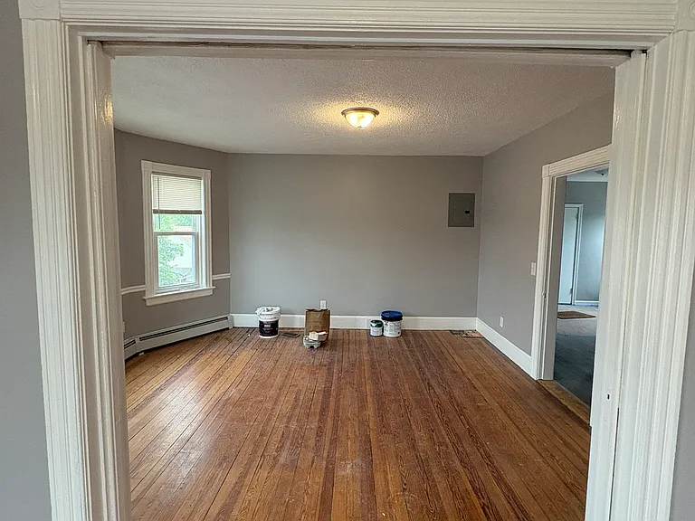 82 Clarence St #3 — Photo 8