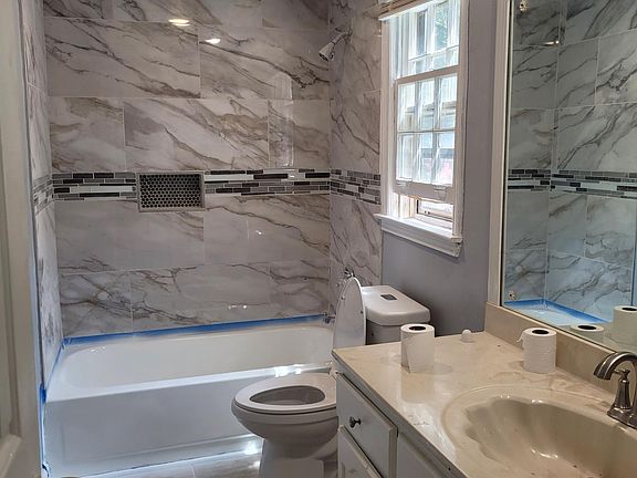 3rd image of 4904 W Hedgewall Cir
