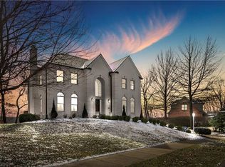 2543 Minton Dr, Moon/Crescent Twp, PA 15108
